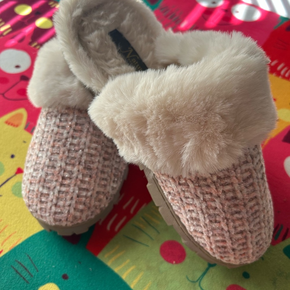 Cozy Faux Fur Lined Woman’s Slippers